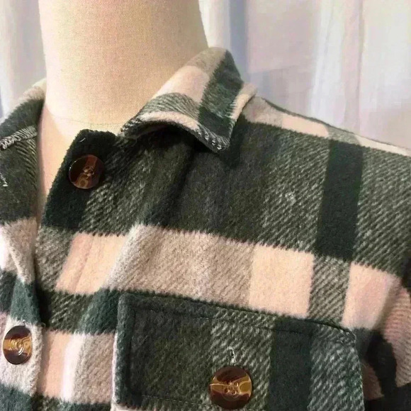 Thick Green/White Plaid Flannel Type Jacket. Size L. Unisex. Button Up. Pockets - Picture 2 of 7